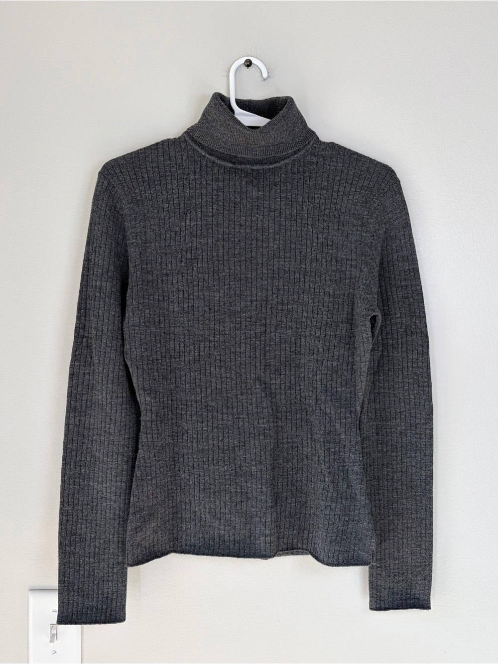 Garnet Hill Dark Gray Wool Ribbed Knit Turtle Neck Sweater Minimalist Classic